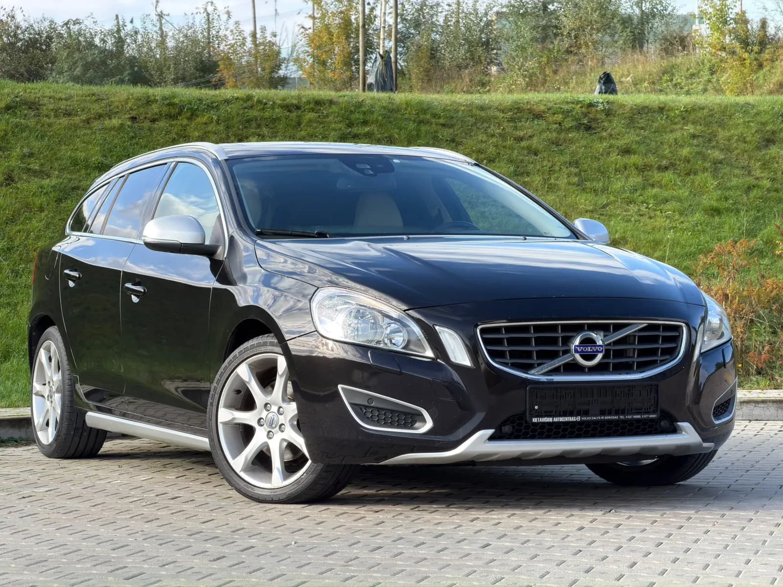 Naudotas Volvo V60 2011 m., benzinas, universalas